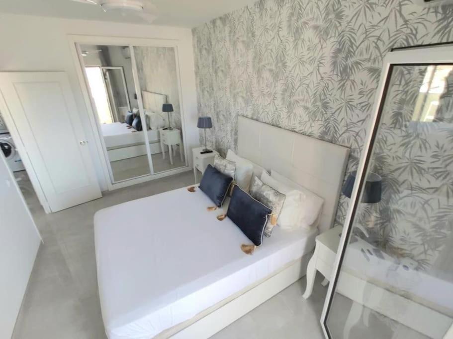 Lux. Frontbeach-terrace. 5 Pools.tv. 2 A.c.netflix Appartamento